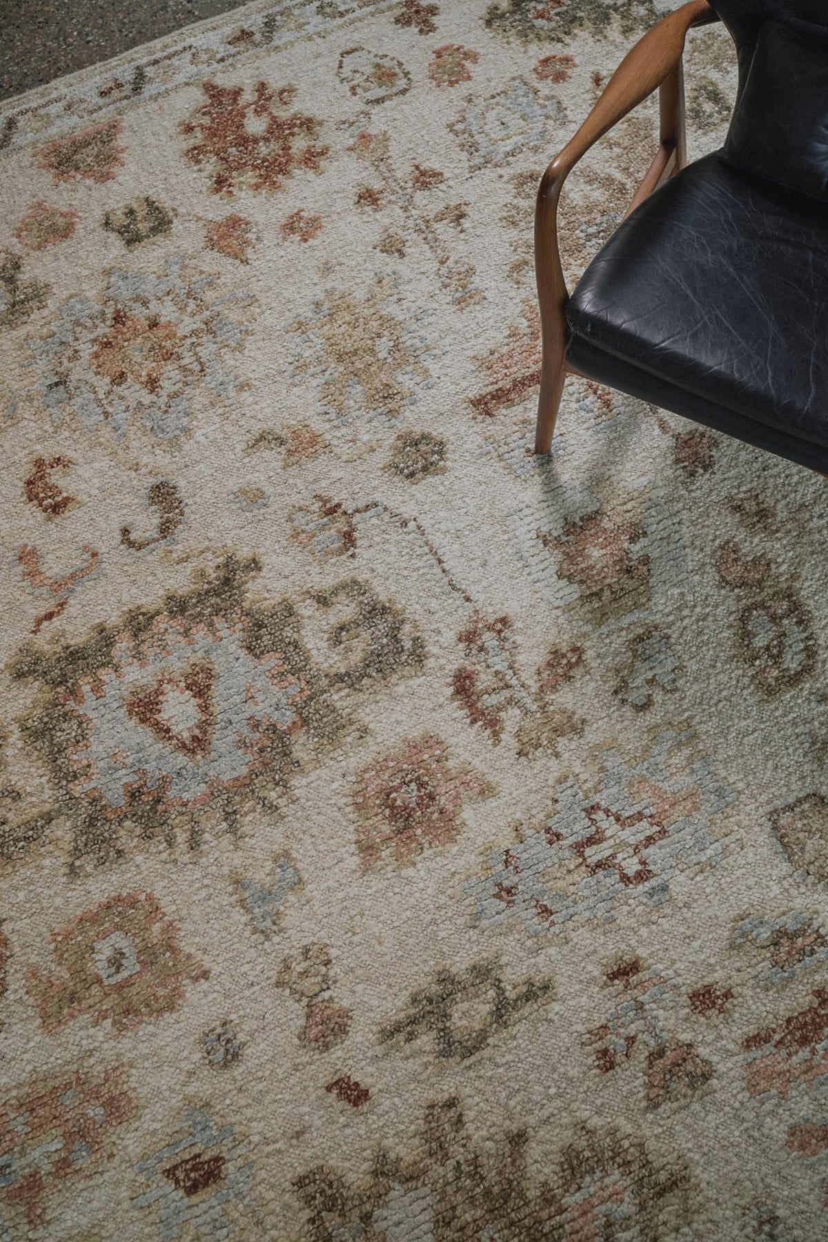 close up image of the Hemen Rug from the oushak collection