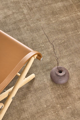 Close up image of the ravira taupe-beige rug