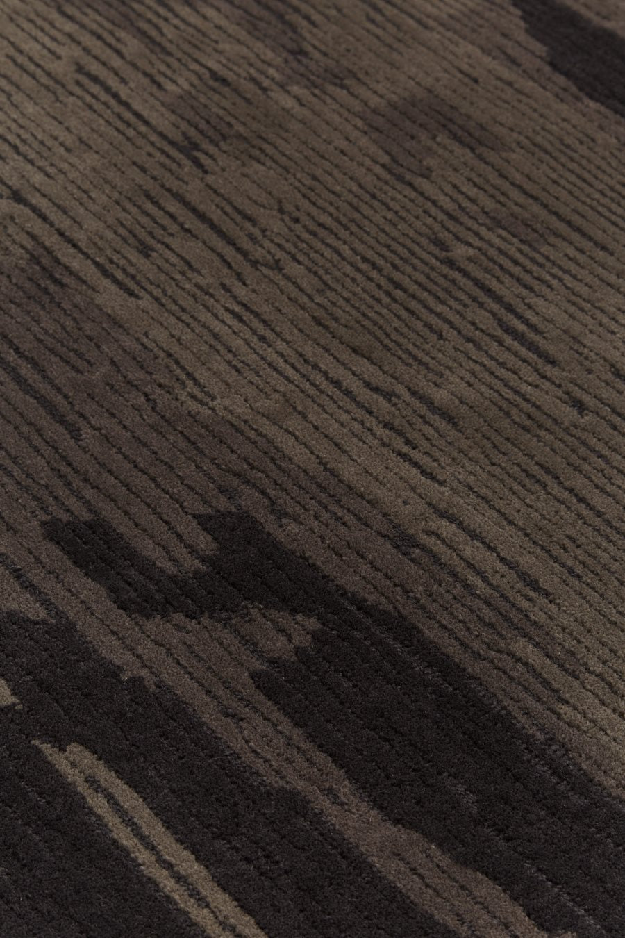 close up image of the Rhodium dark grey rug