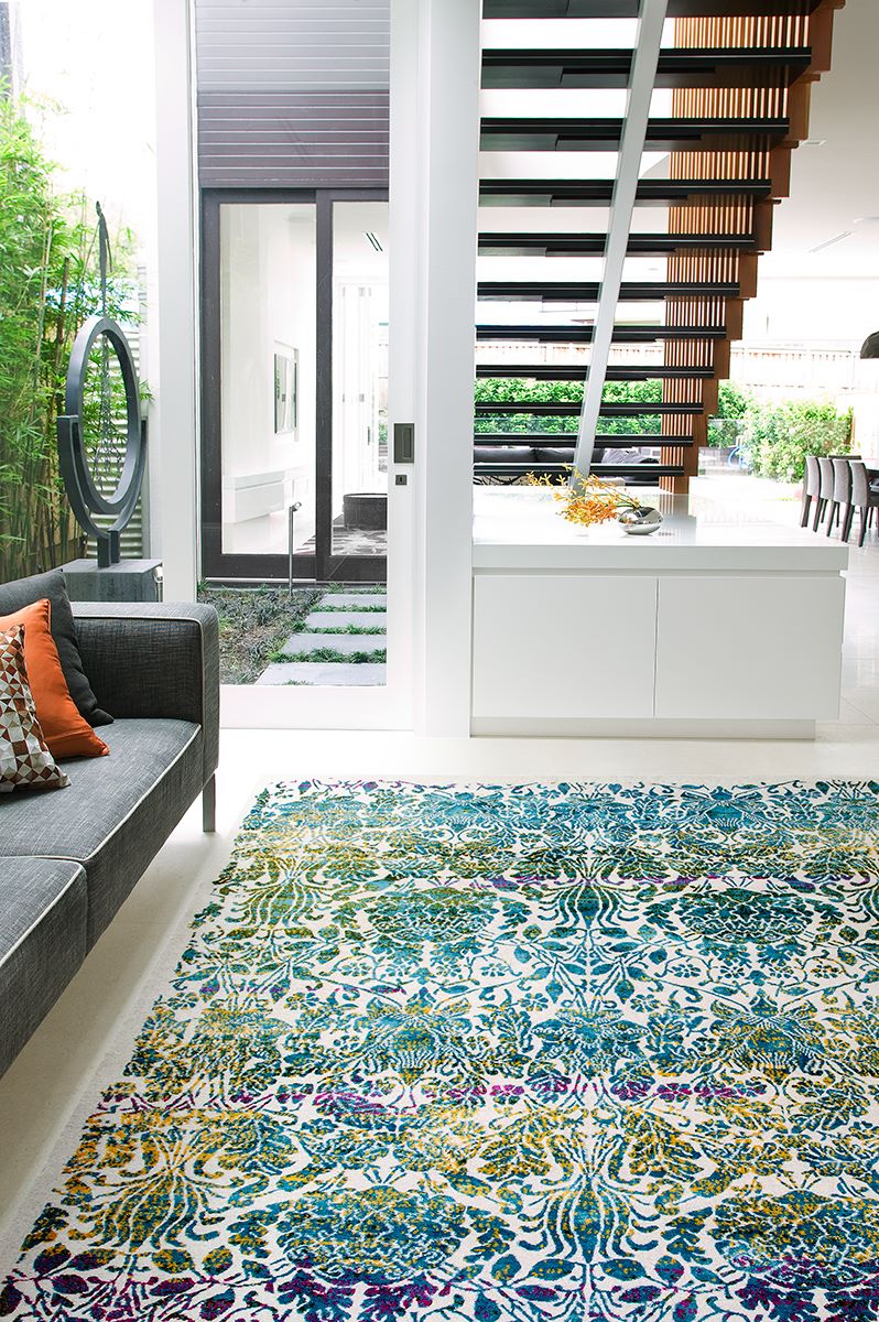Product image of traditional Majesty rug in blue colour