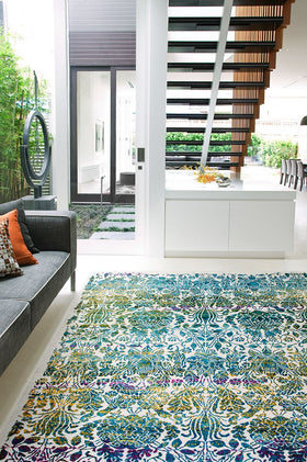 Product image of traditional Majesty rug in blue colour