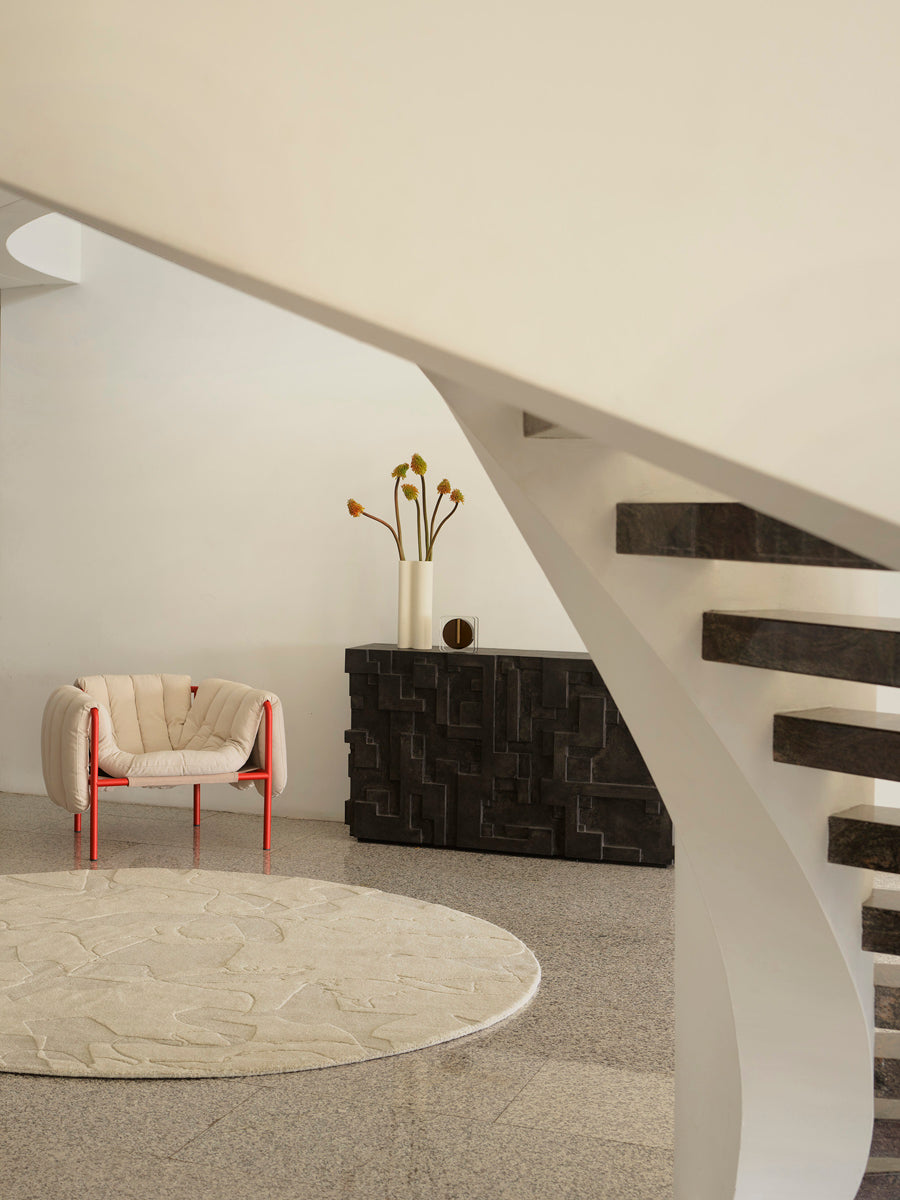 Ruvida handknot rug by Greg Natale in modern interior – luxury designer rug with organic design, handknotted in wool for rich texture and lasting quality.
