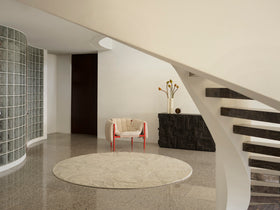 Ruvida handknot rug by Greg Natale in modern interior – luxury designer rug with organic design, handknotted in wool for rich texture and lasting quality.