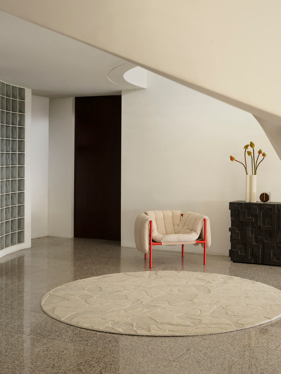 Ruvida handknot rug by Greg Natale in modern interior – luxury designer rug with organic design, handknotted in wool for rich texture and lasting quality.