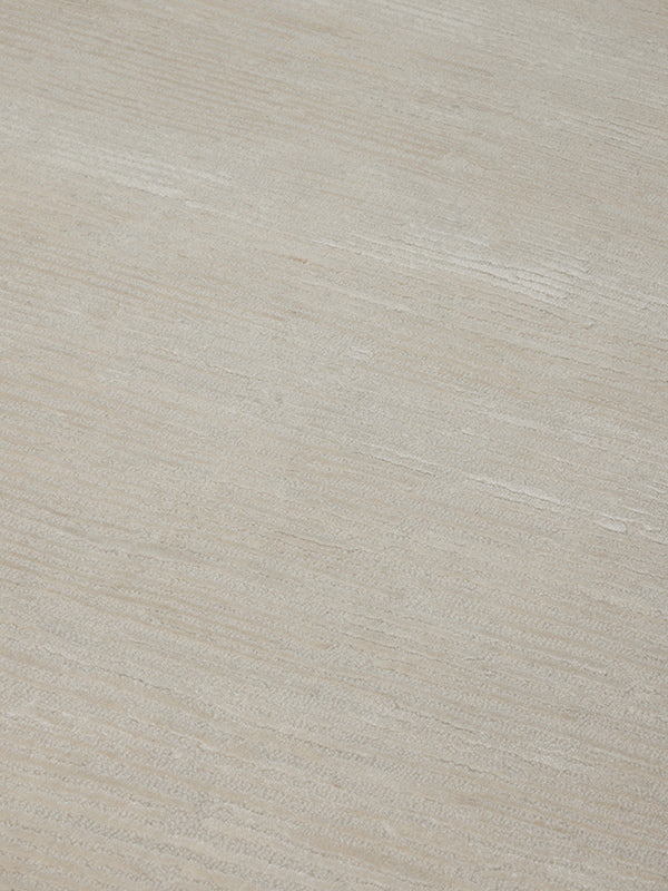 Close image of the Rhodium alabaster-texture rug