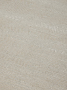 Close image of the Rhodium alabaster-texture rug