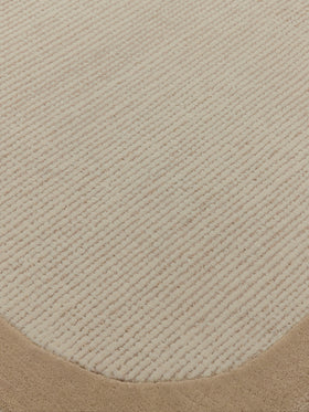 Close up image of the wolfram white salt rug with border