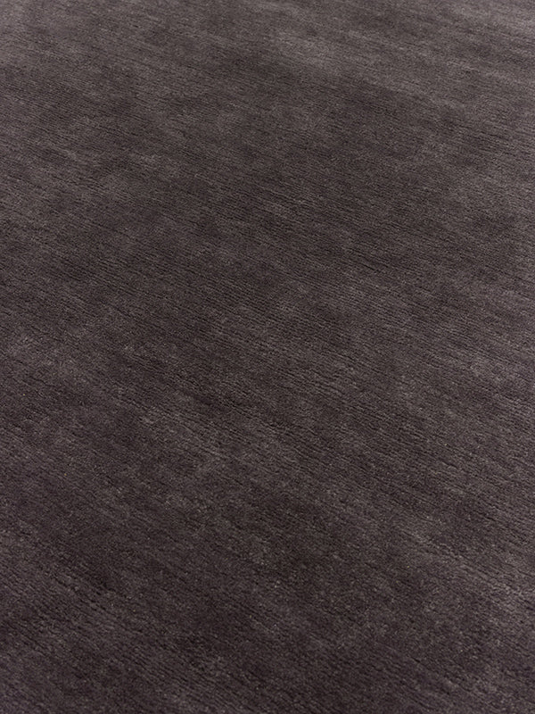 close up image of the summit black-plum rug