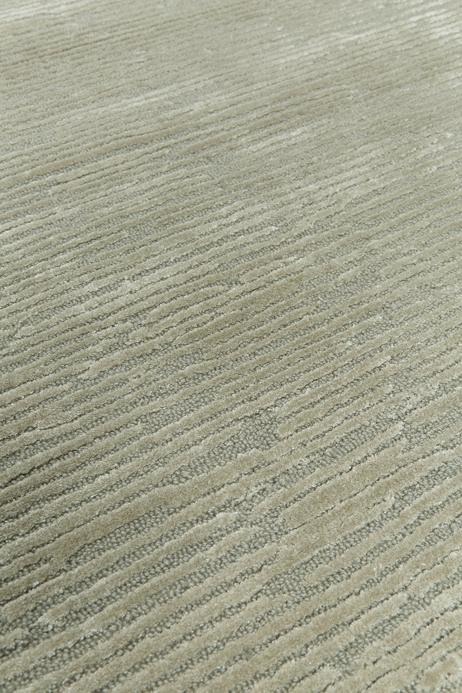 close up image of the Rhodium Silver rug