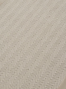 close up image of the zig-zag-dove grey- runner