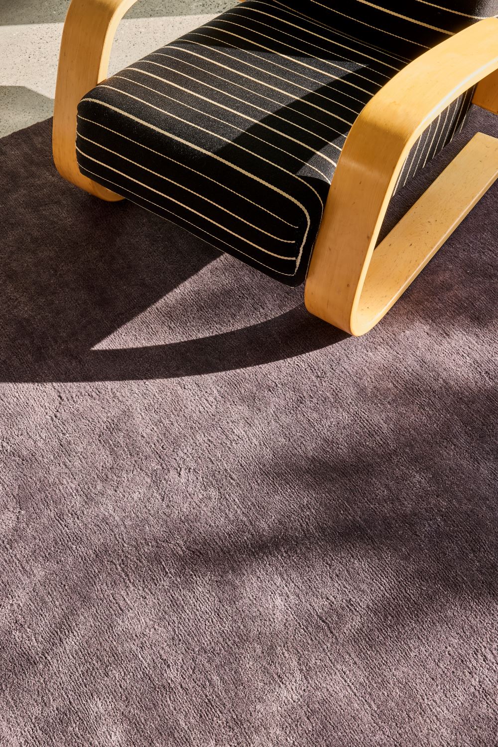 close up image of the summit black-plum rug