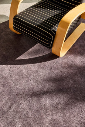 close up image of the summit black-plum rug