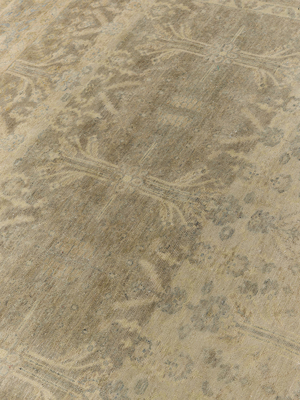 close up image of f the Leila Amber handknot rug